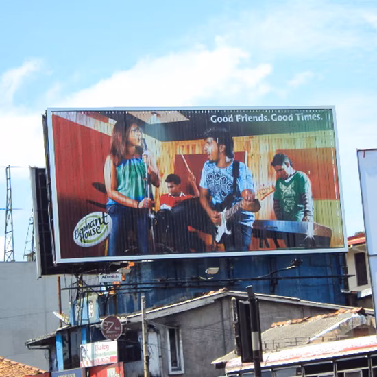 Tabellone per le affissioni all'aperto del traffico stradale a forma di T