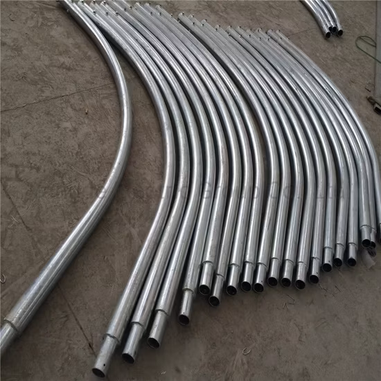 Palo per lampione stradale solare in ghisa di acciaio zincato a caldo verniciato a polvere poligonale con albero alto per carichi pesanti