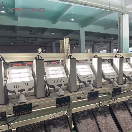 Lampione stradale solare a LED da giardino Xintong IP66 con scatola di cartone 14lm/W a prezzo basso