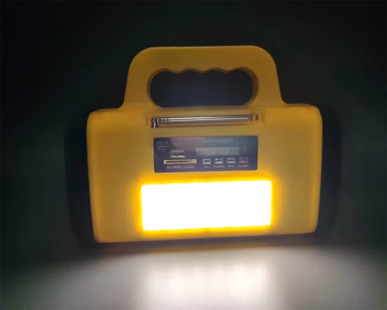 Smart Mini Kit da giardino Spettro completo 24W Coltiva la luce Smart Garden LED Coltiva la luce Serbatoio dell'acqua da 4 litri 9 baccelli Sistema idroponico per la casa